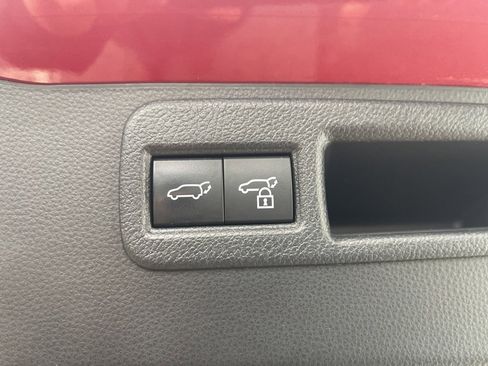 Used 2021 Toyota Venza Limited image 48