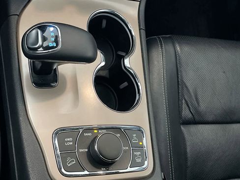 Used 2015 Jeep Grand Cherokee Overland image 20