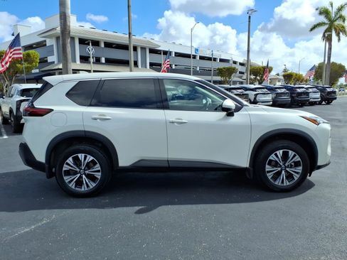 Certified 2021 Nissan Rogue SV image 15