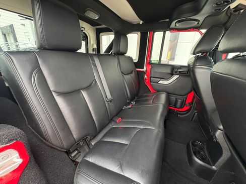 Used 2013 Jeep Wrangler Unlimited Sahara w/ Connectivity Group AWD/4WD image 38