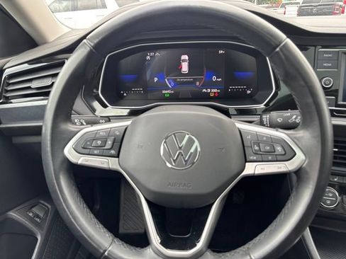 Used 2024 Volkswagen Jetta SE FWD image 17