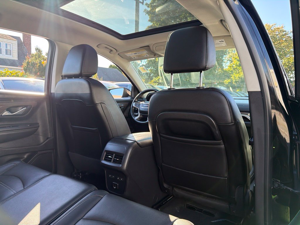 Used 2024 GMC Terrain Denali w/ Black Diamond Edition AWD/4WD image 18