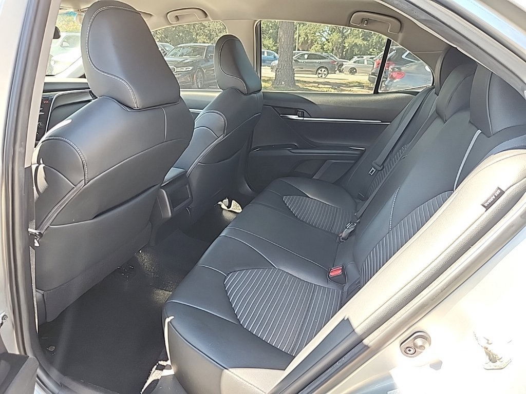 Used 2018 Toyota Camry SE FWD image 3