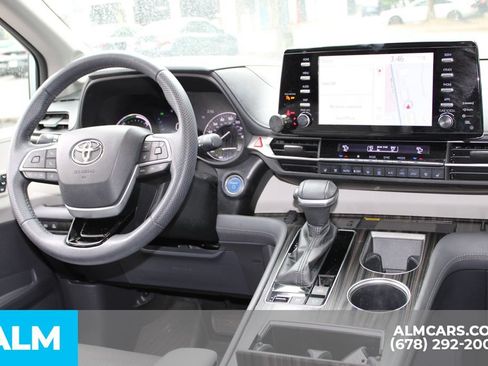 Used 2021 Toyota Sienna Limited FWD image 24
