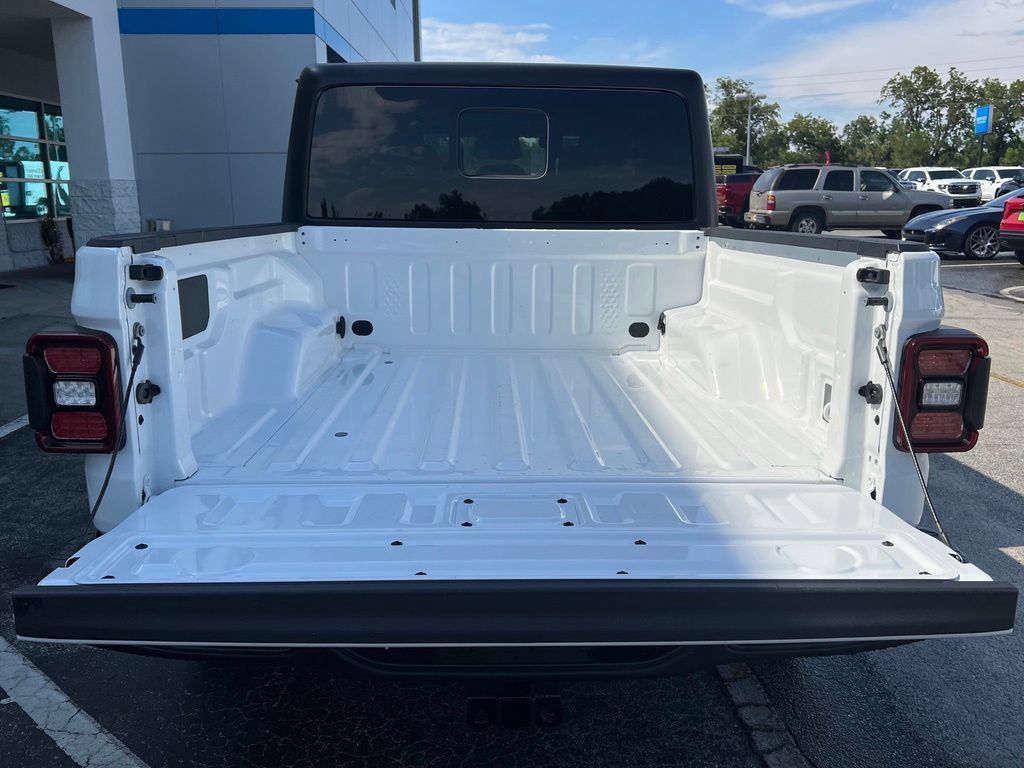 Used 2026 Jeep Gladiator Rubicon AWD/4WD image 11