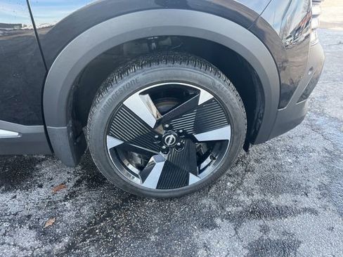 Used 2025 Nissan Kicks SR image 9