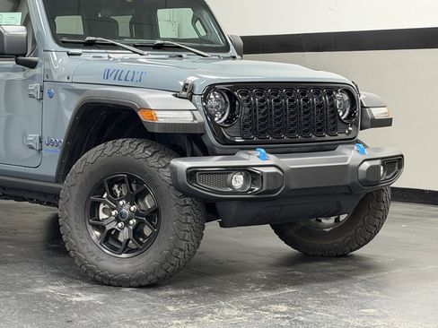 Used 2024 Jeep Wrangler Unlimited image 3