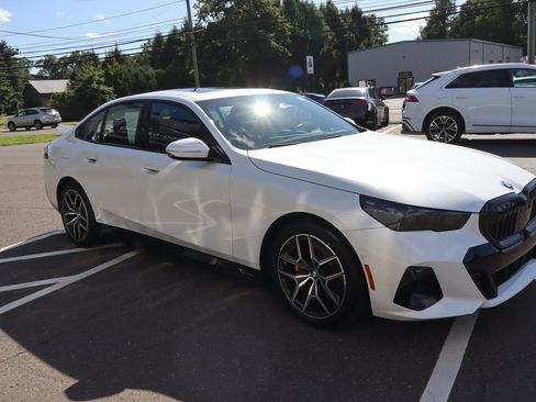 Used 2026 BMW i5 eDrive40 w/ M Sport Package AWD/4WD image 4