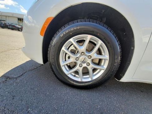 Used 2022 Chrysler Voyager LX FWD image 31