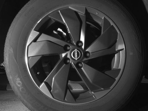 Used 2025 Nissan Rogue SV AWD/4WD image 18