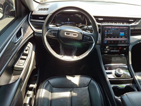 Used 2023 Jeep Grand Cherokee Limited AWD/4WD image 12