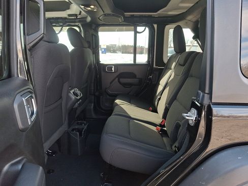 Used 2022 Jeep Wrangler Unlimited Sport image 11