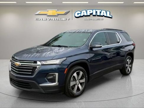 Used 2022 Chevrolet Traverse LT w/ LT Premium Package FWD image 1