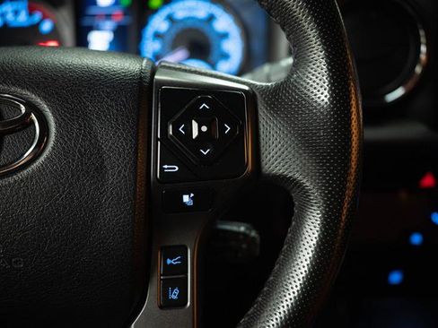 Used 2018 Toyota Tacoma TRD Sport image 21