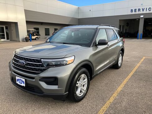 Used 2020 Ford Explorer XLT w/ Comfort Package AWD/4WD image 2