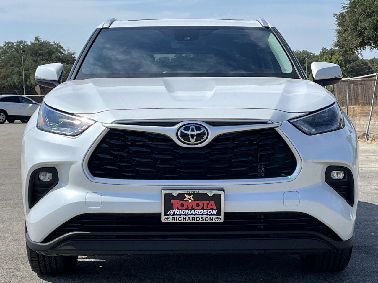 Used 2024 Toyota Highlander XLE FWD image 7