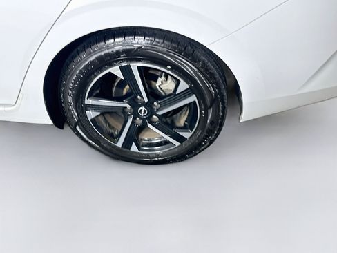 Used 2024 Nissan Sentra SV FWD image 11