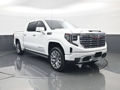 Used 2022 GMC Sierra 1500 Denali w/ Denali Reserve Package AWD/4WD image 3