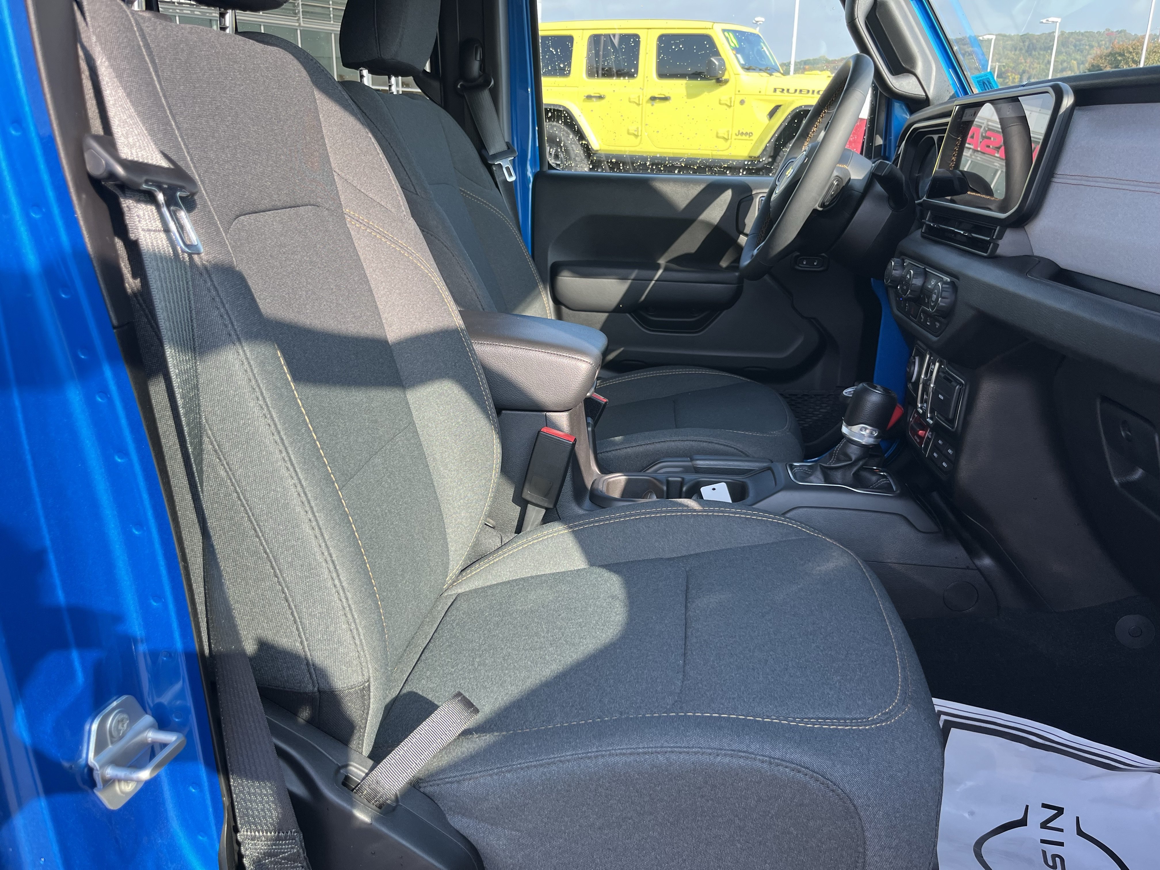 Used 2024 Jeep Wrangler Unlimited AWD/4WD image 4