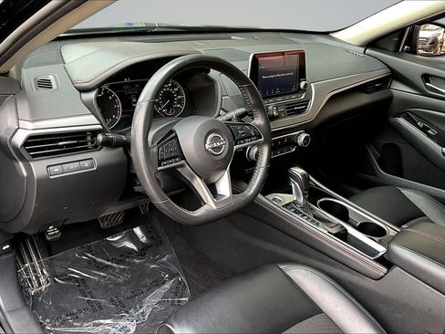 Used 2024 Nissan Altima 2.5 SR FWD image 14