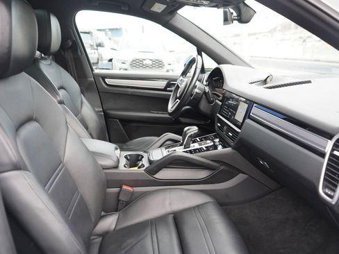 Used 2019 Porsche Cayenne AWD/4WD image 17