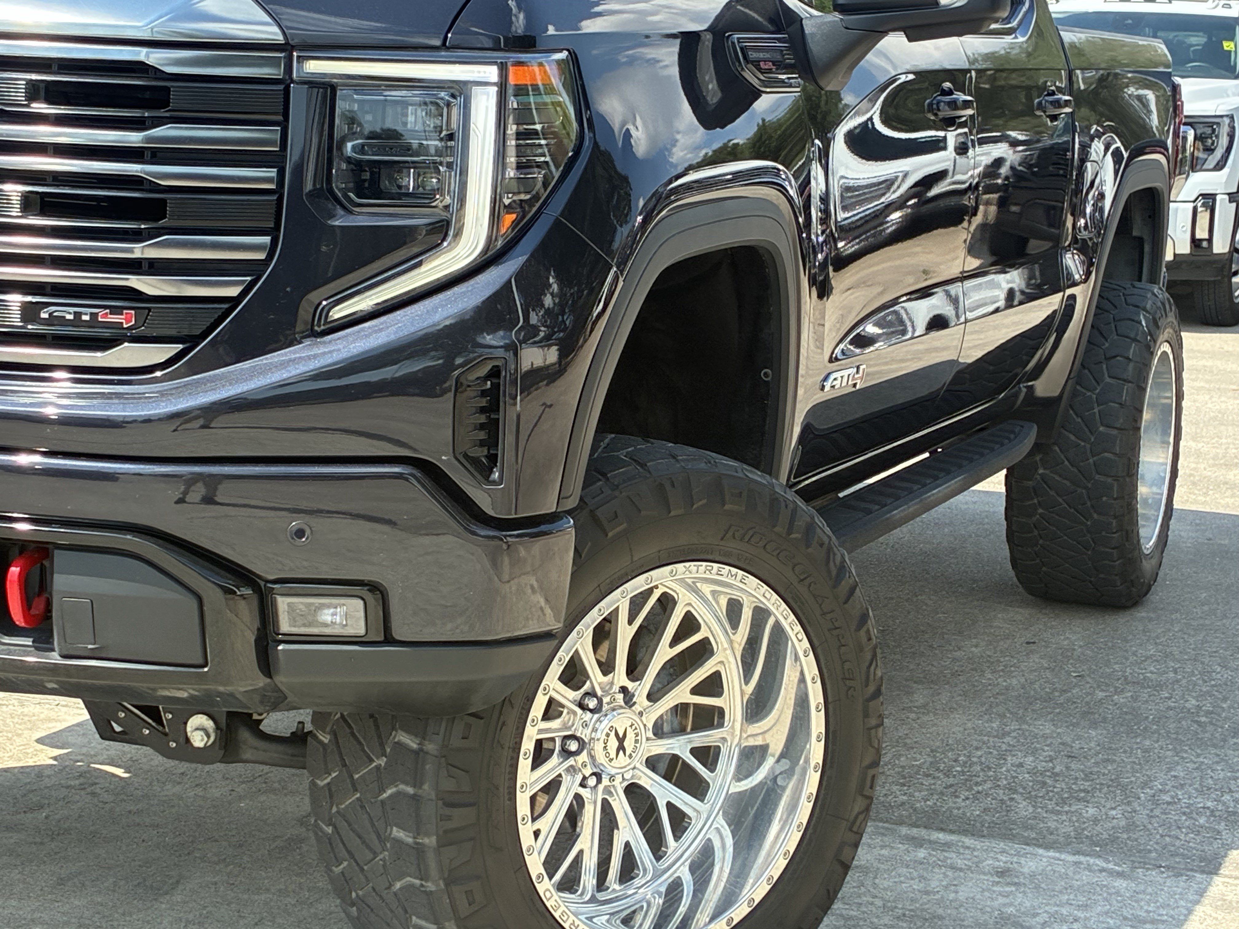 Used 2023 GMC Sierra 1500 AT4 w/ AT4 Premium Package AWD/4WD image 11