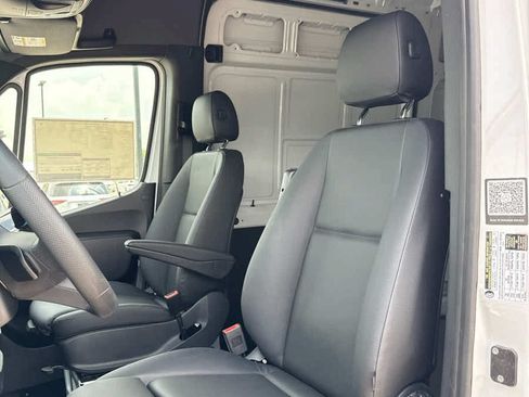 Used 2025 Mercedes-Benz Sprinter 2500 image 23
