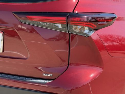 Used 2024 Toyota Highlander XSE image 7