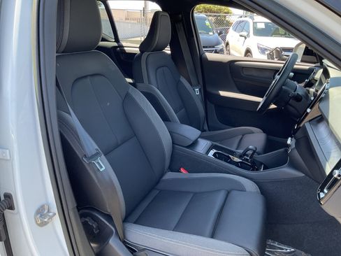 Used 2023 Volvo XC40 Recharge Core AWD/4WD image 21