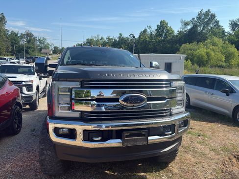 Used 2019 Ford F250 Lariat w/ Lariat Ultimate Package AWD/4WD image 2