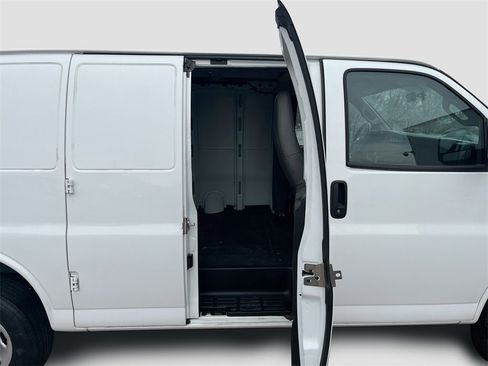 Used 2023 GMC Savana 3500 w/ Driver Convenience Package image 23