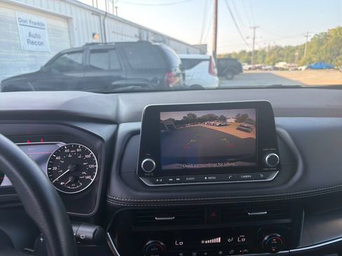 Used 2023 Nissan Rogue SV AWD/4WD image 22
