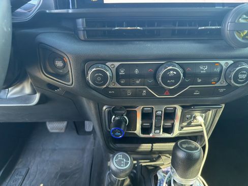 Used 2024 Jeep Wrangler Unlimited Sport AWD/4WD image 14