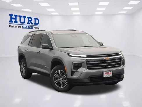 New 2026 Chevrolet Traverse LT w/ Driver Confidence Package AWD/4WD image 1