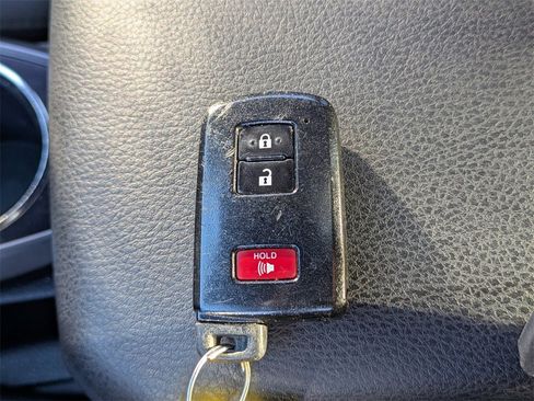 Used 2017 Toyota Tacoma TRD Sport image 27