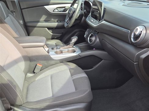 Used 2023 Chevrolet Blazer LT image 4
