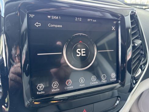 Used 2019 Jeep Cherokee Limited FWD image 23