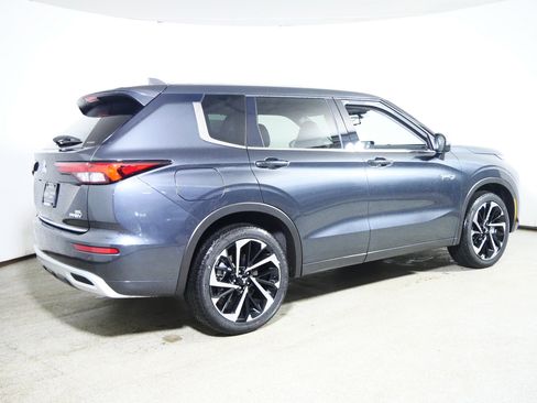 New 2025 Mitsubishi Outlander SEL image 2