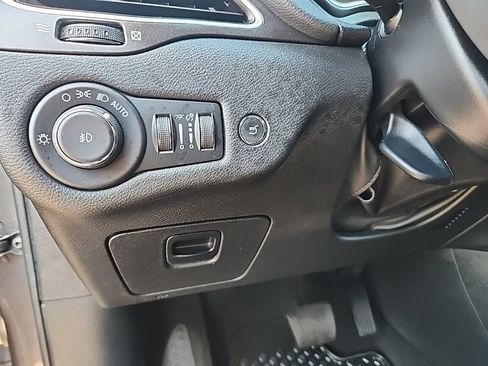 Used 2022 Jeep Cherokee Trailhawk w/ Comfort/Convenience Group AWD/4WD image 14