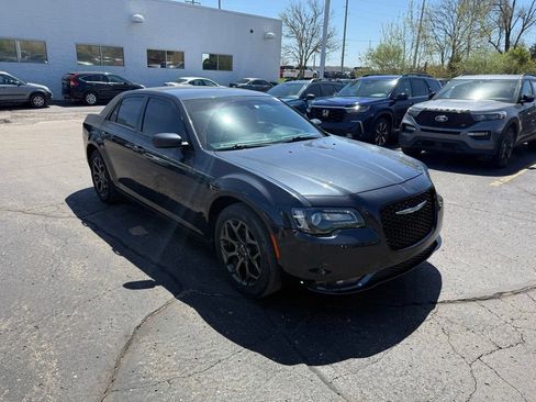 Used 2018 Chrysler 300 S AWD/4WD image 4