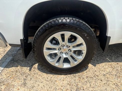 Used 2024 Chevrolet Silverado 1500 LTZ w/ Z71 Off-Road Package AWD/4WD image 10