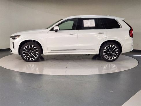 Used 2025 Volvo XC90 B5 Plus image 5