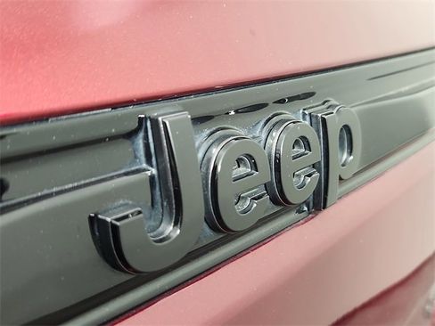 Used 2023 Jeep Grand Cherokee Limited w/ Black Appearance Package image 8