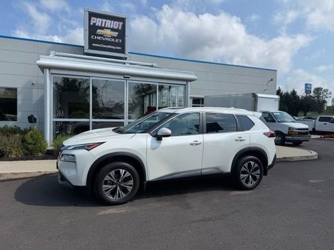 Used 2023 Nissan Rogue SV w/ SV Premium B Package AWD/4WD image 2