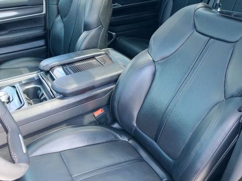 Used 2023 Jeep Wagoneer 4WD w/ Premium Group I image 19