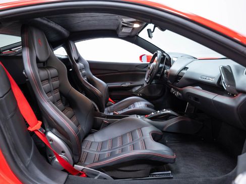 Used 2018 Ferrari 488 GTB RWD image 28