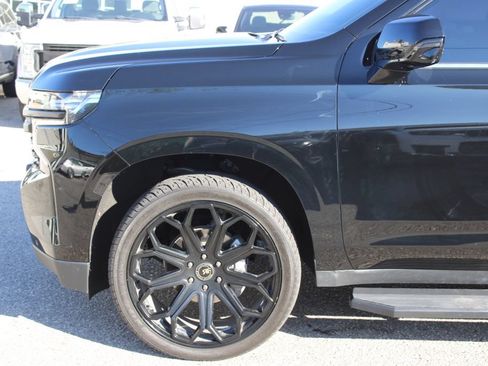 Used 2023 Chevrolet Suburban LT w/ Luxury Package RWD image 7