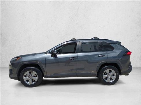 Used 2022 Toyota RAV4 XLE AWD/4WD image 9