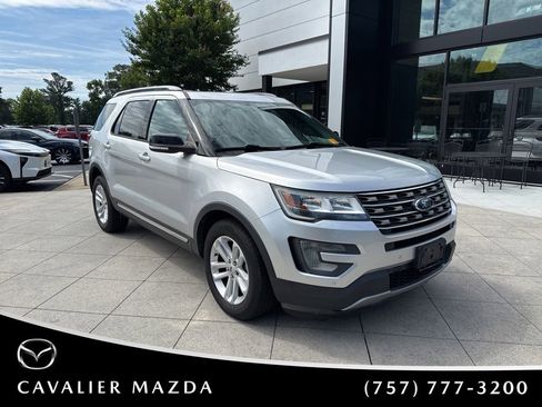 Used 2017 Ford Explorer XLT w/ Equipment Group 202A FWD image 1