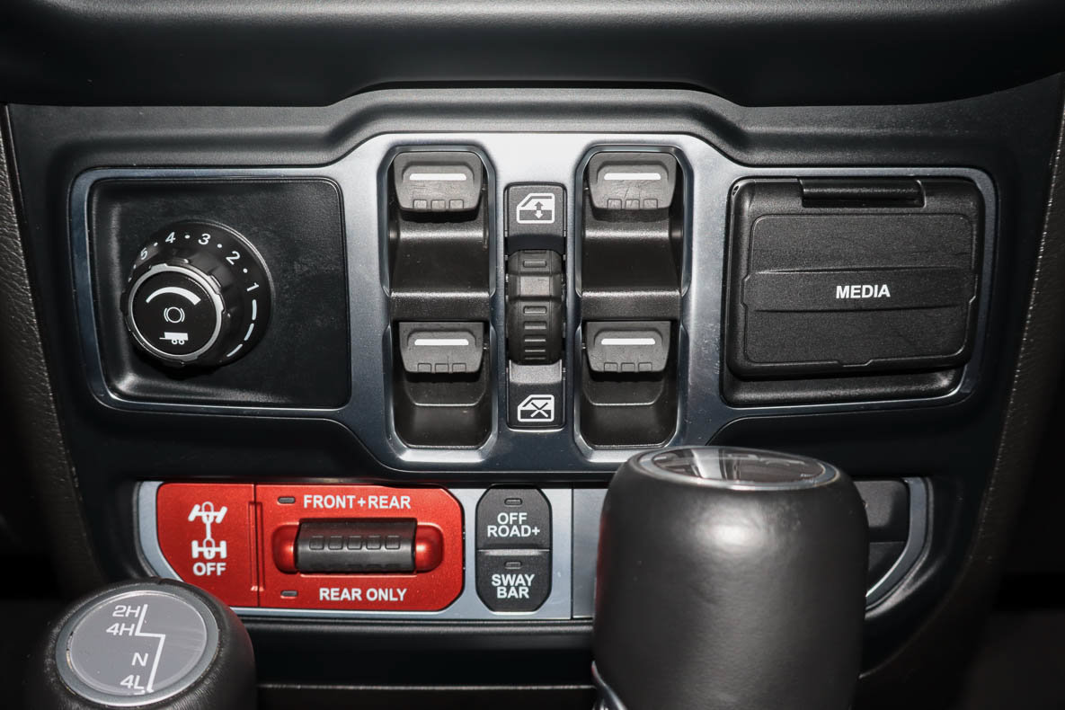 Used 2023 Jeep Gladiator Rubicon AWD/4WD image 25